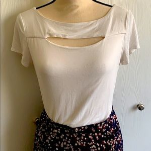 Carmen keyhole White Top